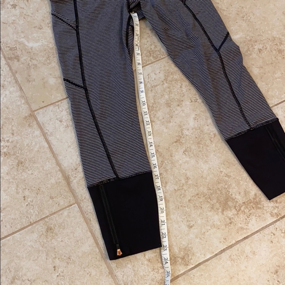 Lululemon Runday Crop *RARE* - Picture 9 of 10